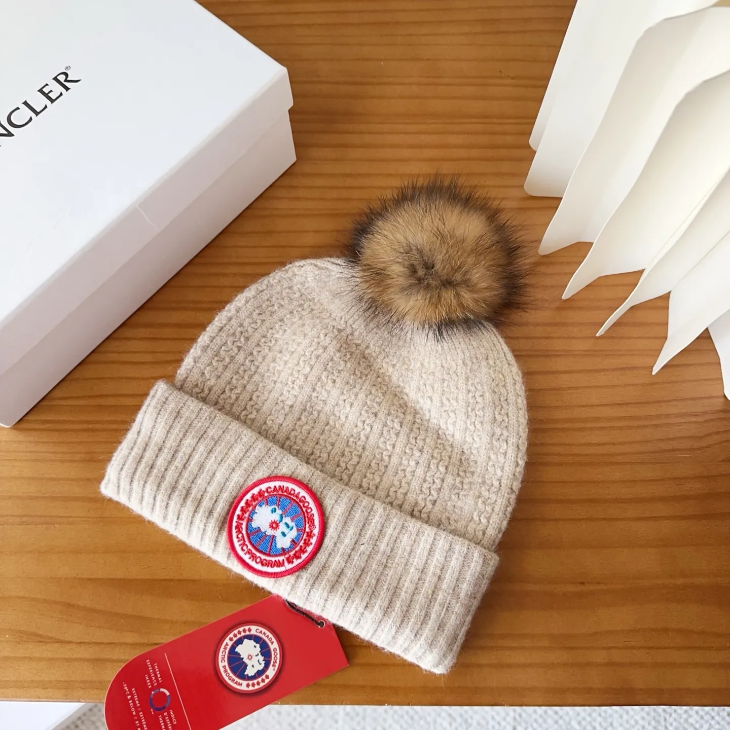 💰74 CANADA GOOSE Canada Goose winter warm cashmere cold hat. Rabbit wool material, thick feel, not easy to deform. Fashionable and versatile couple hat, imported embroidery logo, cashmere cotton yarn, head circumference: 55-58cm